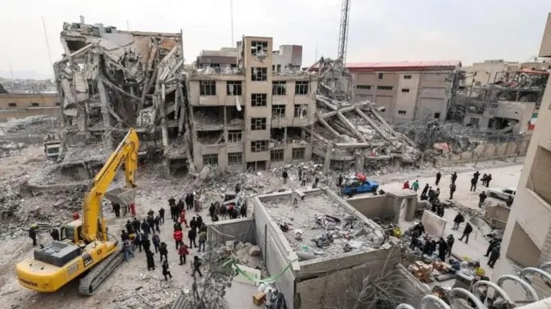 মার্কিনীদের মধ্যপ্রাচ্যের ১২ দেশ ছাড়ার আহ্বান, হরমুজ রক্ষায় ট্রাম্পের উদ্যোগে ফ্রান্সের না